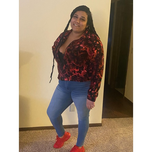 Profile Picture of Kahlia Lintner (@kahlia97) on Poshmark