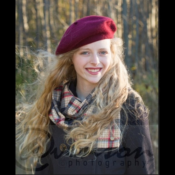 Profile Picture of Julia Serra (@juliagrace15) on Poshmark