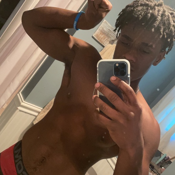 Profile Picture of Stephen Hunter (@khamanihunter18) on Poshmark