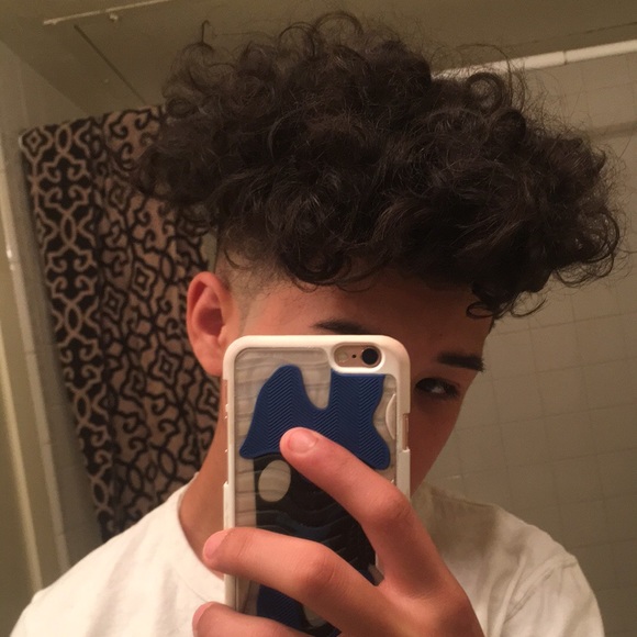 Profile Picture of Chris Arias (@chris940) on Poshmark