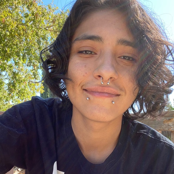 Profile Photo of Elijah Gomez (@trippykidd99) on Poshmark