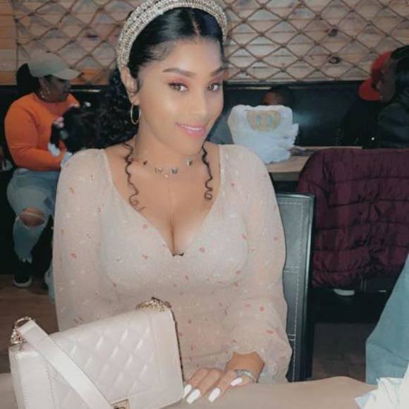 Profile Picture of Nickesha Ford (@fordnickesha) on Poshmark