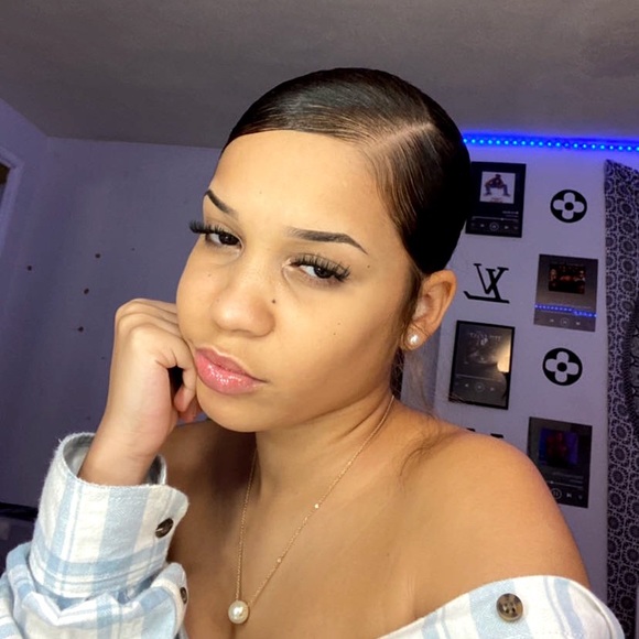 Profile Picture of Aryana Silva (@woaharyana) on Poshmark