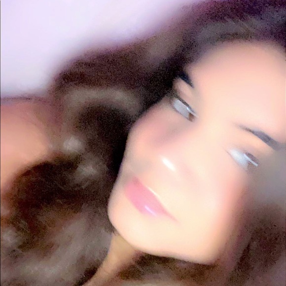 Profile Picture of Olivia Alonso (@ozalonso12) on Poshmark