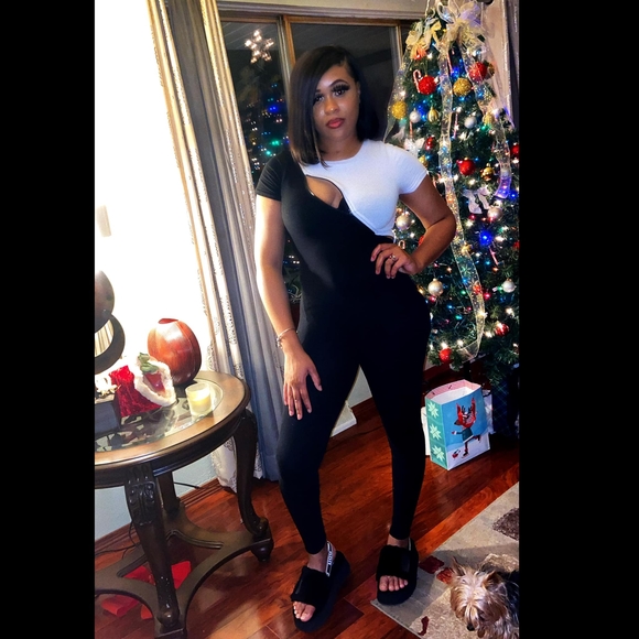 Profile Picture of Alexis Lenoir (@alexismarnique) on Poshmark