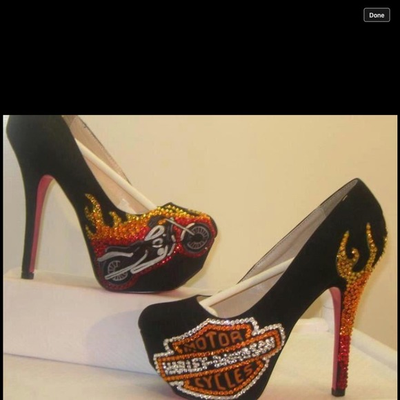 Profile Picture of Wendy Rossiter (@ween83) on Poshmark