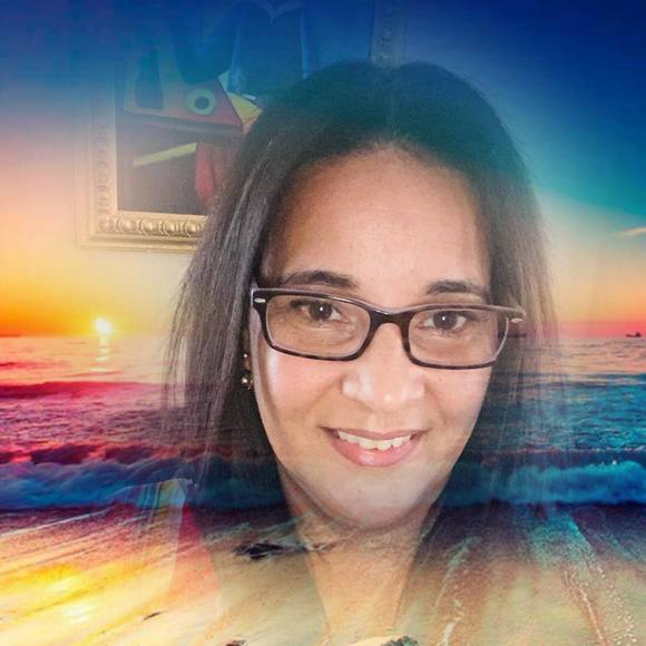 Profile Picture of Cristina Caetano (@criscaetano71) on Poshmark