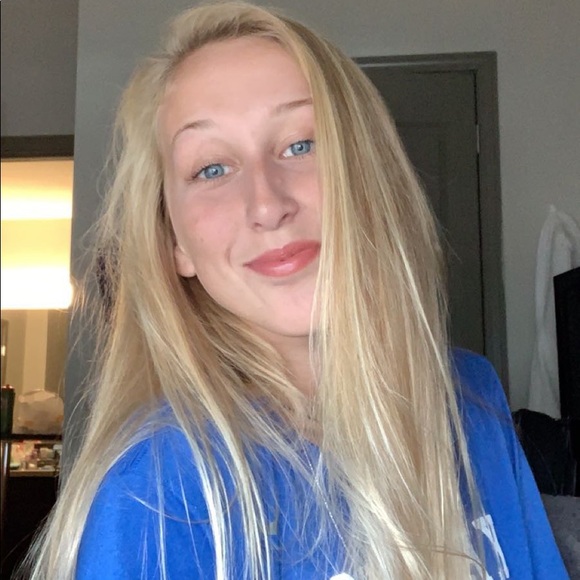 Profile Picture of Cassie Lindmark (@clindmark) on Poshmark