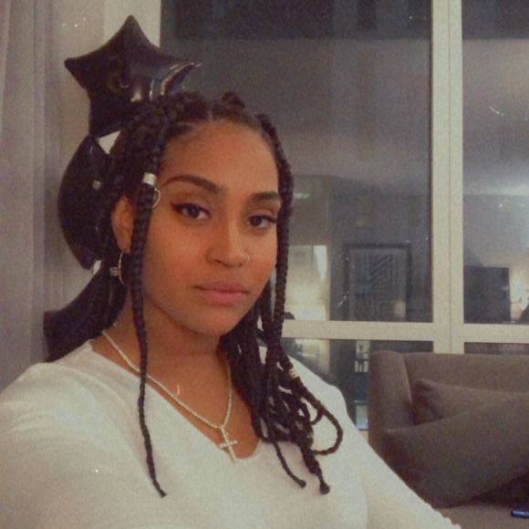 Profile Picture of Denisse Jimenez (@denissejimen204) on Poshmark