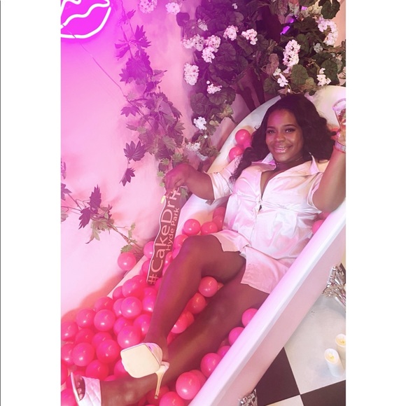 Profile Picture of Angela Jefferson (@angleaj28) on Poshmark