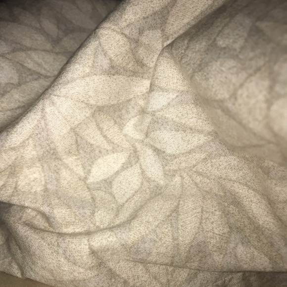 Profile Picture of Jennifer Herighty (@jennherighty) on Poshmark