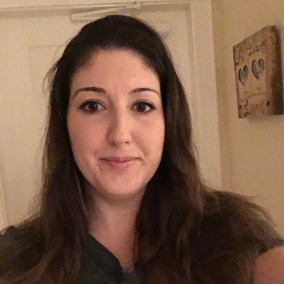 Profile Picture of Stephanie Hardecker (@steffersrn1) on Poshmark