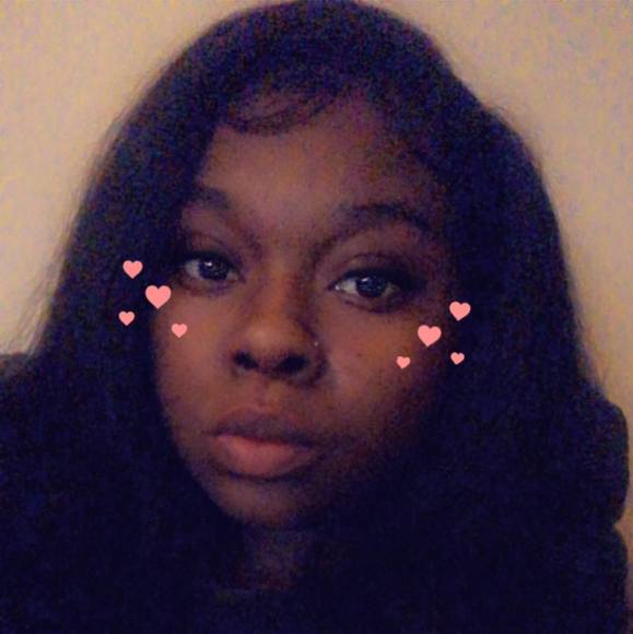 Profile Picture of Akeya Dumas (@akeyadumas) on Poshmark