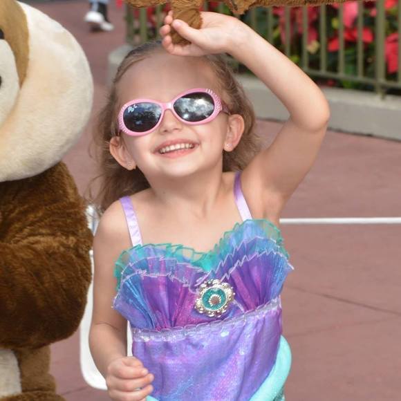 Profile Picture of Cindy Ninis (@cninis) on Poshmark