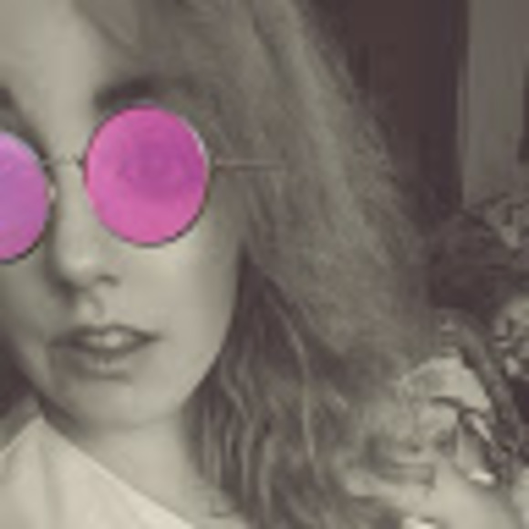 Profile Picture of Deveraux Schackmann (@dschackmann16) on Poshmark