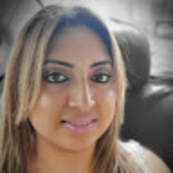 Profile Picture of Claudia Chimal (@claudiachimal) on Poshmark