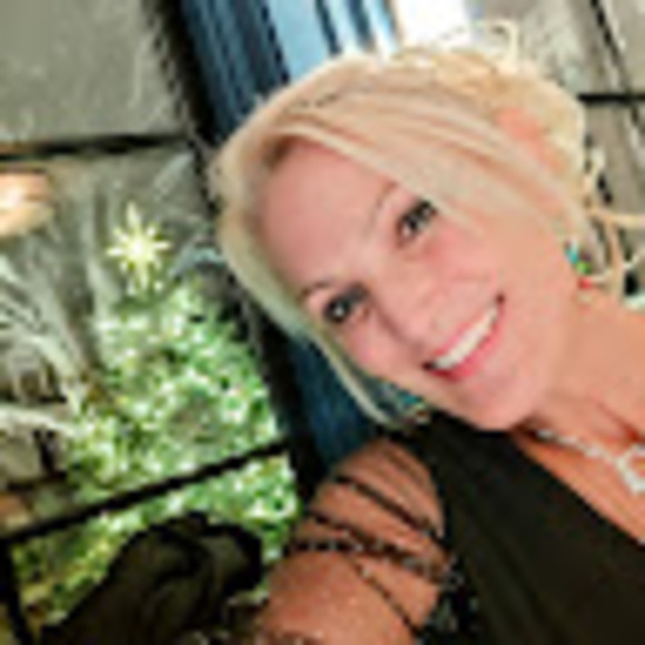 Merrilyn Russo-rinkel - Poshmark Profile Picture of Merrilyn Russo-rinkel (@merriru72) on Poshmark