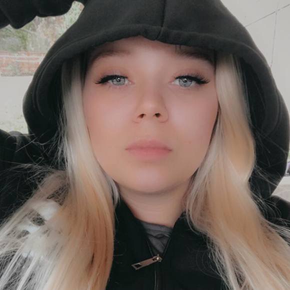 Profile Picture of Montana Philpott (@tannadawn97) on Poshmark