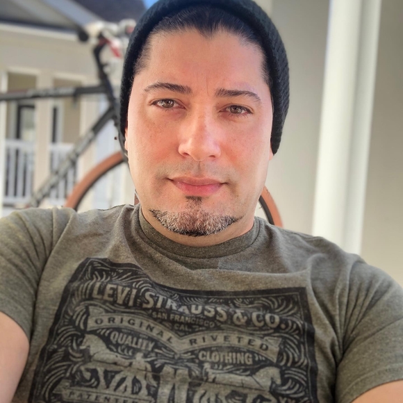 Profile Picture of Cesar Espinal (@cesarespinal) on Poshmark