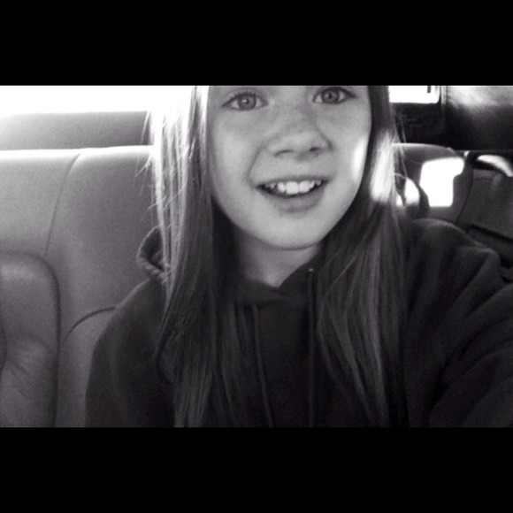 Profile Picture of Kenzie Bishop (@kenziebx0) on Poshmark