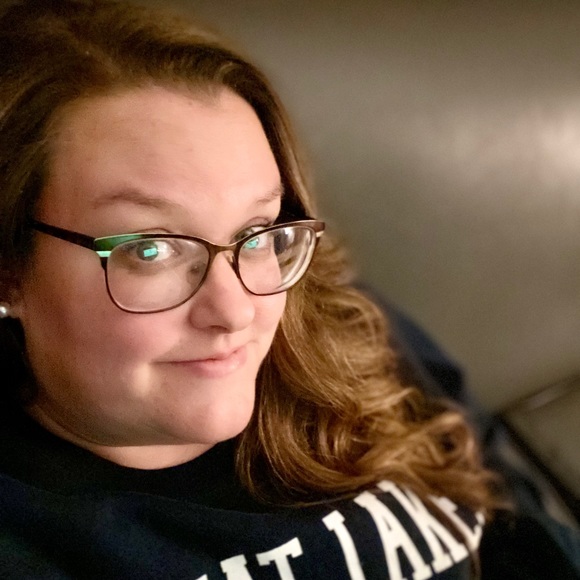 Profile Picture of Kate Davis (@katedavis854) on Poshmark