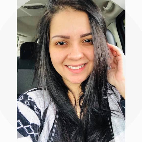 Profile Picture of Simoni Sobral (@simoni_sobral) on Poshmark