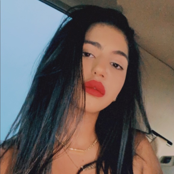 Profile Picture of Daniella Bitton (@bittondaniella6) on Poshmark