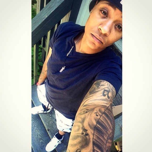 Profile Picture of Amber Lucente (@ladyflexx) on Poshmark