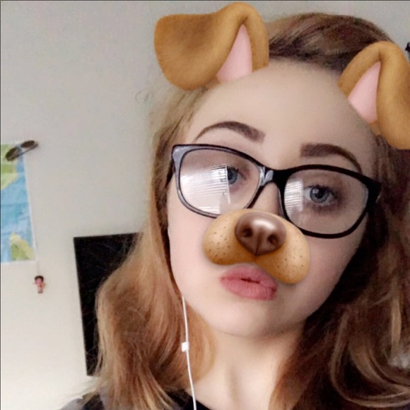 Profile Picture of Katrina Smirl (@cute_bliss03) on Poshmark