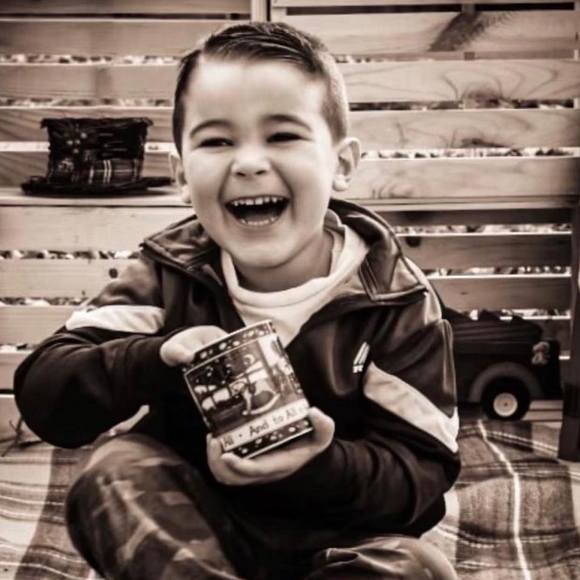 Profile Picture of Amanda Perretto (@amanda_perretto) on Poshmark