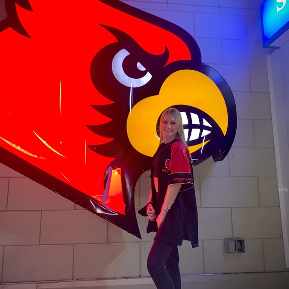 Profile Picture of Kathryn Vanbelleghem (@katvanb11) on Poshmark