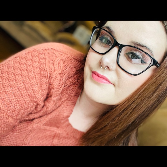 Profile Picture of Katelyn Cross (@katelynbcross18) on Poshmark