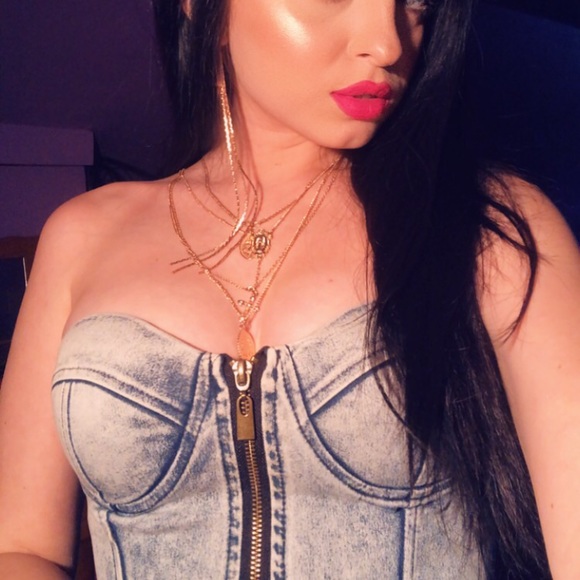 Yuliya Popova - Poshmark Profile Picture of Yuliya Popova (@gizagarb) on Poshmark