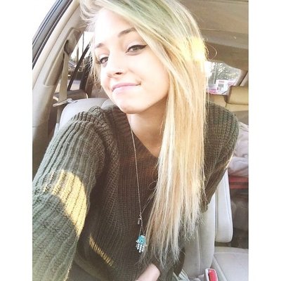 Profile Picture of Jessie Weir (@Blomilky1Jessie) on Twitter