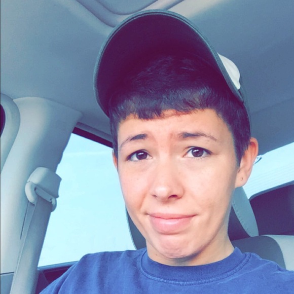 Profile Picture of Danielle Busenbark (@dabusenbark) on Poshmark