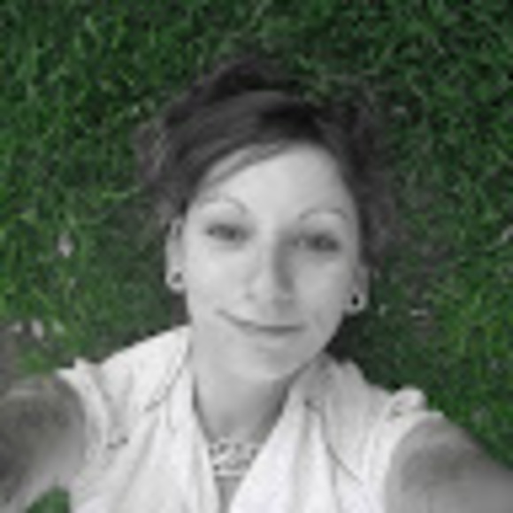 Profile Picture of Jessie Beland (@jessiebeland) on Poshmark