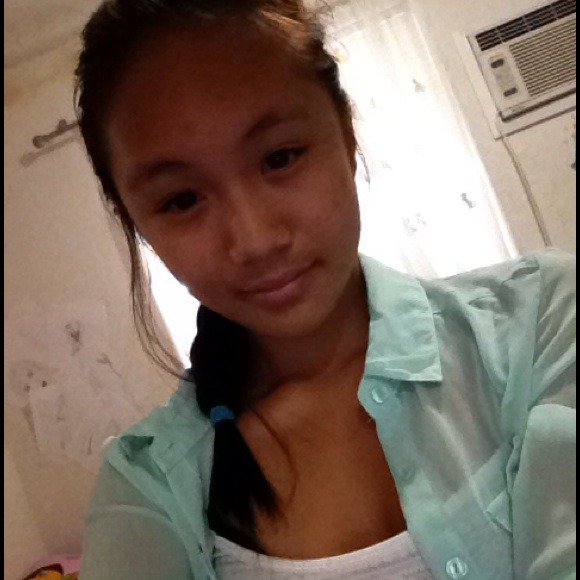 Profile Picture of Cassie Dalisaymo (@cassiedalisaymo) on Poshmark