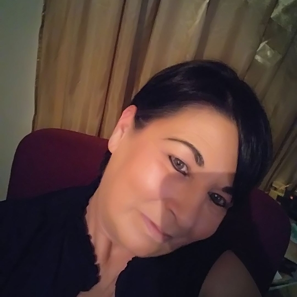 Profile Picture of Pamela Hayes (@pamela_hayes) on Poshmark