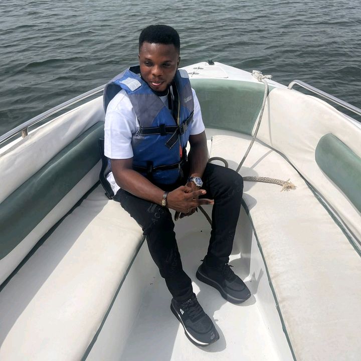 Profile Picture of Decaptains (@jamesbilson) on Tiktok