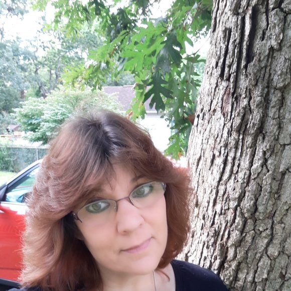 Profile Picture of Lisa Calvert (@xosockmonkeyox) on Poshmark