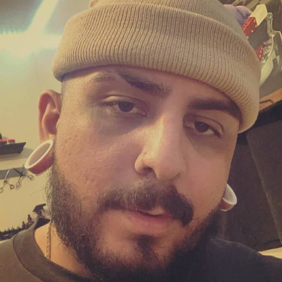 Profile Picture of Toby Morales (@tobybarber956) on Poshmark