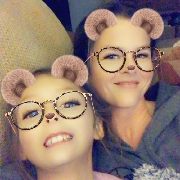 Profile Picture of Beth Demello (@bethdemello) on Poshmark