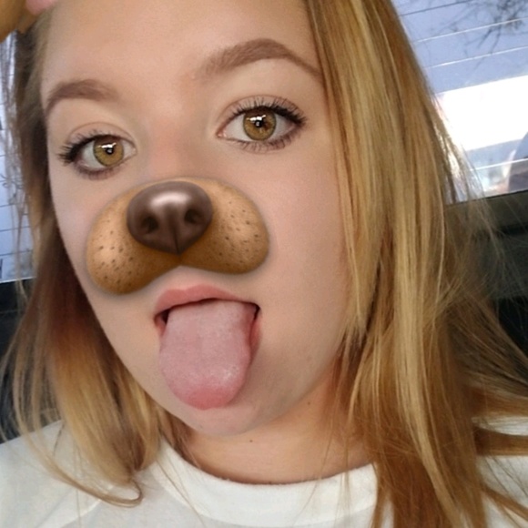 Profile Picture of Brenna Frehner (@_brennaf) on Poshmark