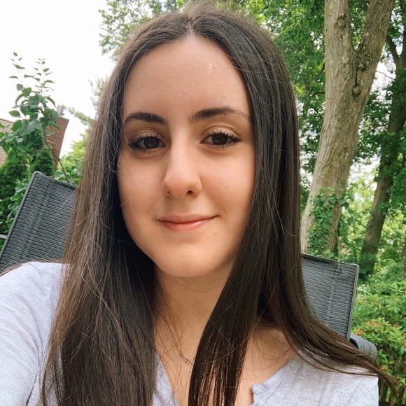 Cemre Ertas - Poshmark Profile Picture of Cemre Ertas (@cemreertas) on Poshmark