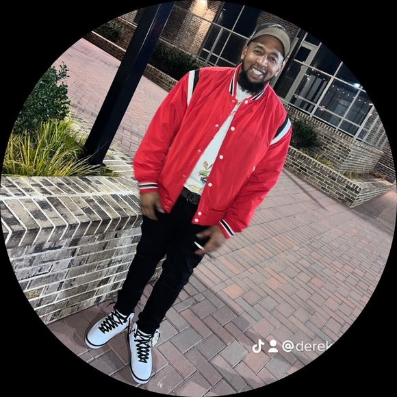 Profile Picture of Derek Gomillion (@go4million) on Poshmark