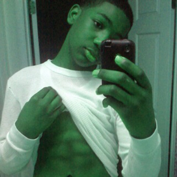 Profile Picture of Telly Dillon (@dillon) on Poshmark