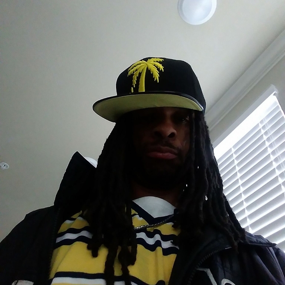 Profile Picture of Andre Geddins (@andregeddins) on Poshmark