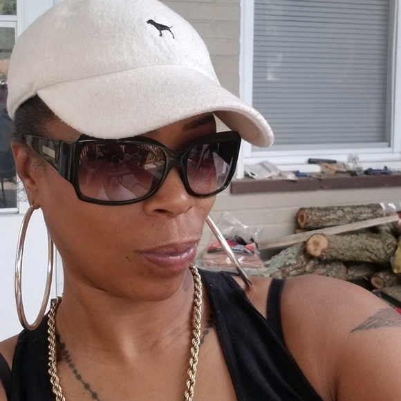 Profile Picture of Chakirah Landeros (@mira_41) on Poshmark