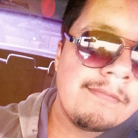 Profile Picture of Tony Gonzalez (@gonzalezt51) on Poshmark