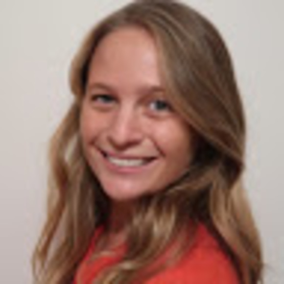Profile Picture of Sierra Schuetz (@sierra_schuetz) on Poshmark